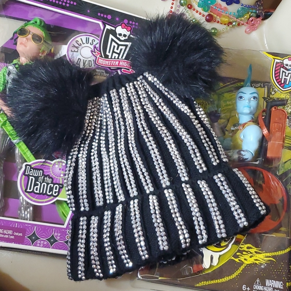 SILVER STUDDED RHINESTONE HAT - Picture 15 of 16